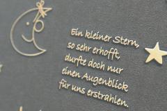 Grabschriften mit Motiven